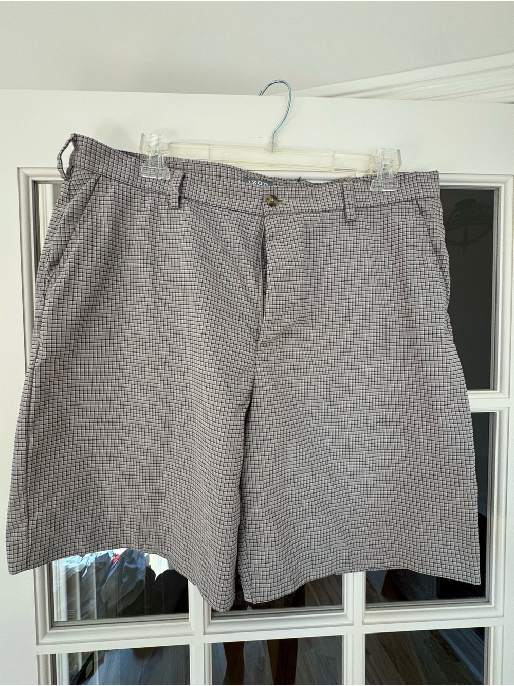 Izod Men's Gray Micro-Check Flat Front Golf Shorts